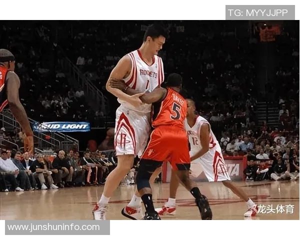 姚明在NBA赛场上的经典暴扣瞬间回顾与精彩解读
