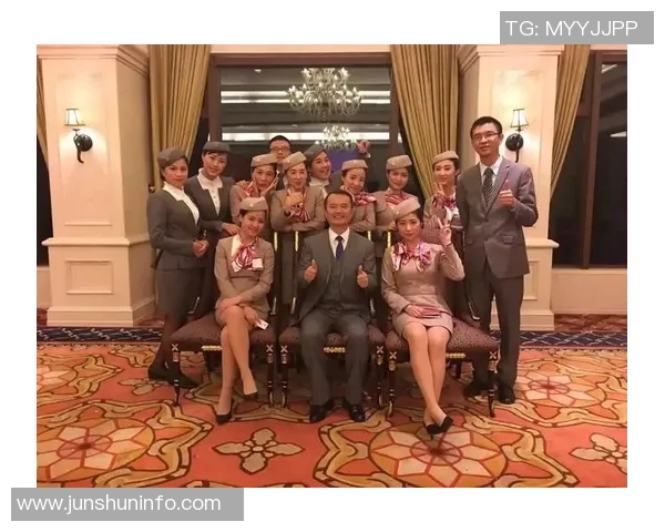 姚明莅临餐厅品尝美食引发热烈反响顾客纷纷合影留念