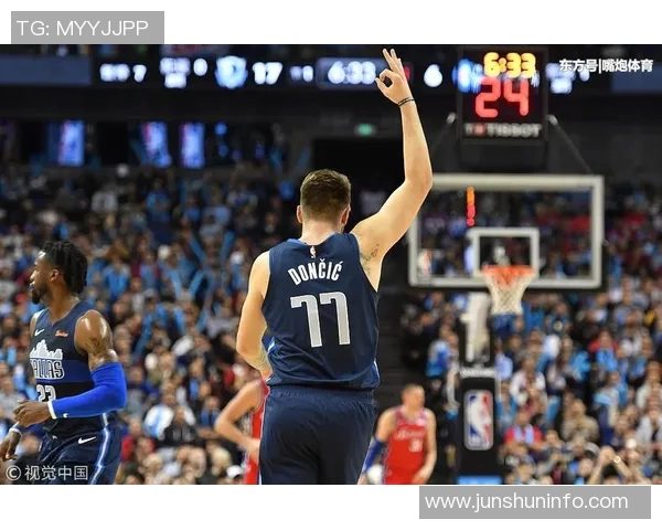 姚明经典走步瞬间回顾展现篮球巨星的优雅与力量