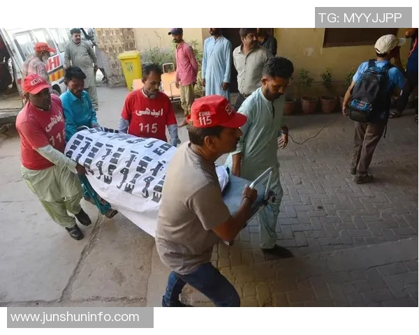 罗马市中心发生交通事故,造成多人受伤 罗马市中心发生交通事故,造成多人受伤