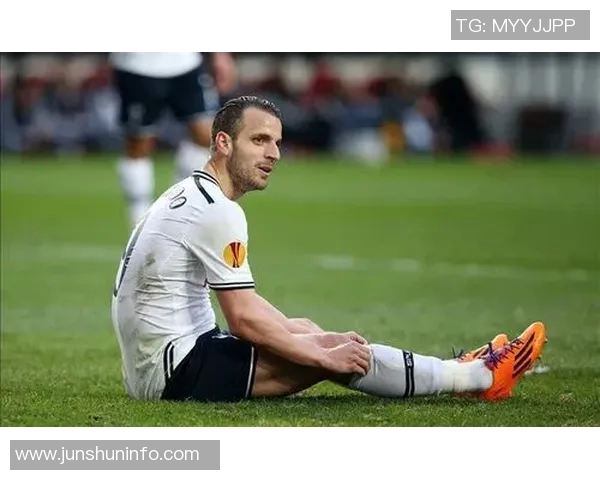 英超球队出售明星球员,刷新转会费记录,引发球迷热议